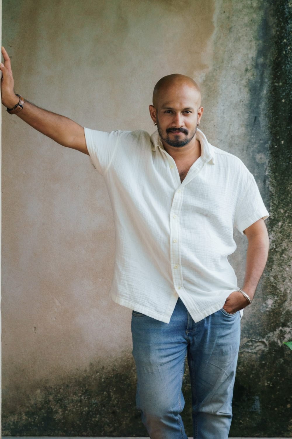 Man wearing salmon pink shirt, front pose