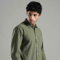 Man wearing a green hemp shirt against a gray background